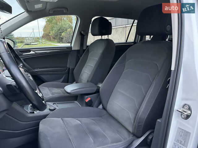 Белый Фольксваген Тигуан, объемом двигателя 2 л и пробегом 184 тыс. км за 32499 $, фото 56 на Automoto.ua