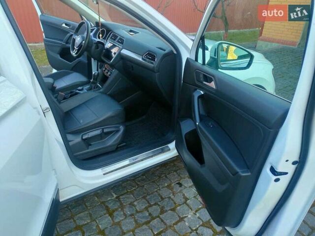 Белый Фольксваген Тигуан, объемом двигателя 2 л и пробегом 58 тыс. км за 22500 $, фото 20 на Automoto.ua