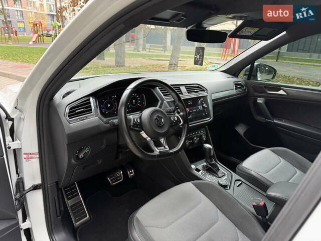 Белый Фольксваген Тигуан, объемом двигателя 2 л и пробегом 245 тыс. км за 28800 $, фото 29 на Automoto.ua