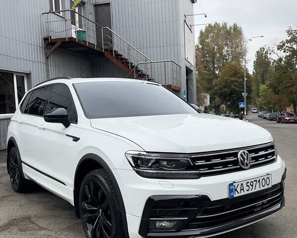 Белый Фольксваген Тигуан, объемом двигателя 1.98 л и пробегом 77 тыс. км за 26550 $, фото 4 на Automoto.ua