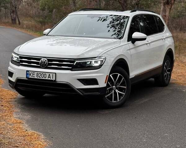 Білий Фольксваген Тігуан, об'ємом двигуна 2 л та пробігом 125 тис. км за 20000 $, фото 31 на Automoto.ua