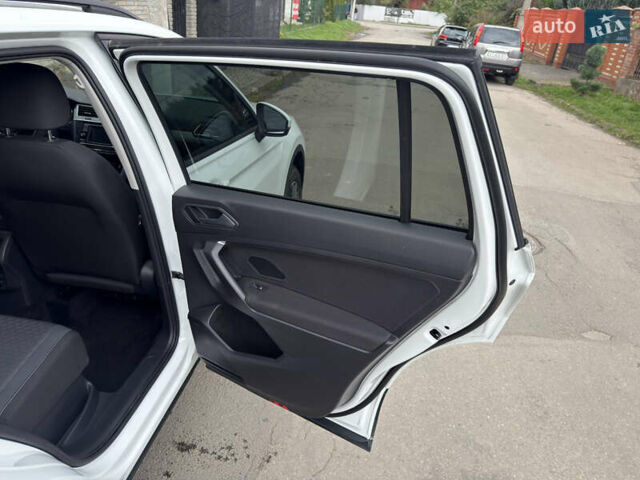 Белый Фольксваген Тигуан, объемом двигателя 2 л и пробегом 39 тыс. км за 24500 $, фото 15 на Automoto.ua