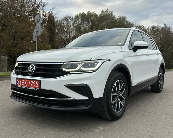 Белый Фольксваген Тигуан, объемом двигателя 2 л и пробегом 132 тыс. км за 27750 $, фото 3 на Automoto.ua