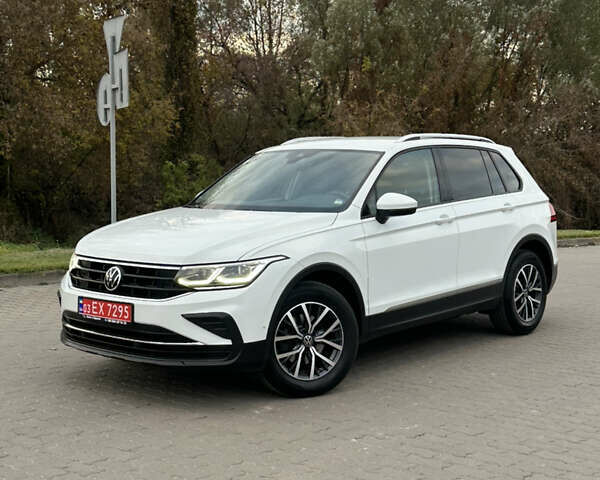 Белый Фольксваген Тигуан, объемом двигателя 2 л и пробегом 132 тыс. км за 27750 $, фото 58 на Automoto.ua