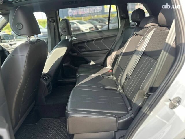 Белый Фольксваген Тигуан, объемом двигателя 2 л и пробегом 58 тыс. км за 31490 $, фото 32 на Automoto.ua