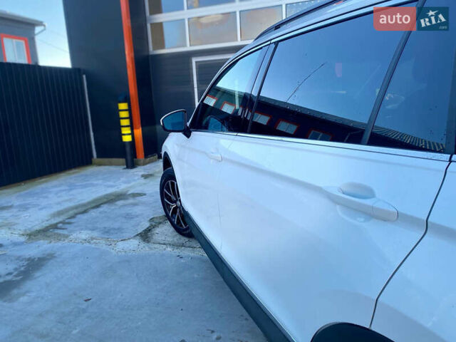 Білий Фольксваген Тігуан, об'ємом двигуна 2 л та пробігом 135 тис. км за 18800 $, фото 3 на Automoto.ua