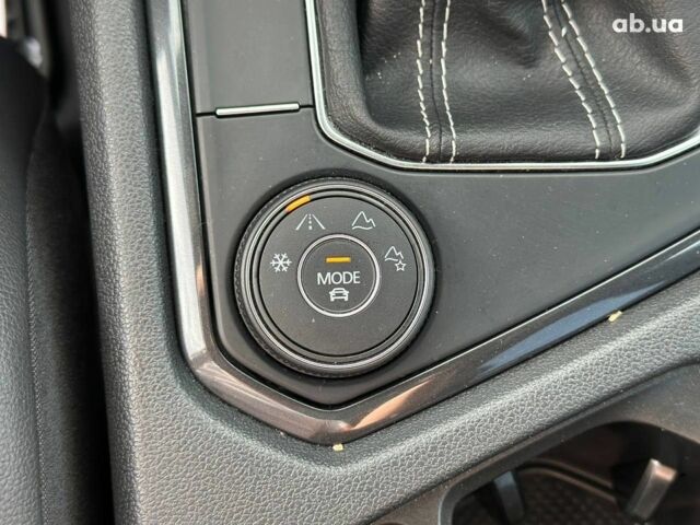 Белый Фольксваген Тигуан, объемом двигателя 2 л и пробегом 58 тыс. км за 31490 $, фото 25 на Automoto.ua