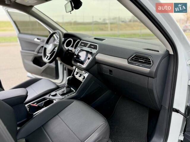 Белый Фольксваген Тигуан, объемом двигателя 1.98 л и пробегом 55 тыс. км за 21800 $, фото 18 на Automoto.ua