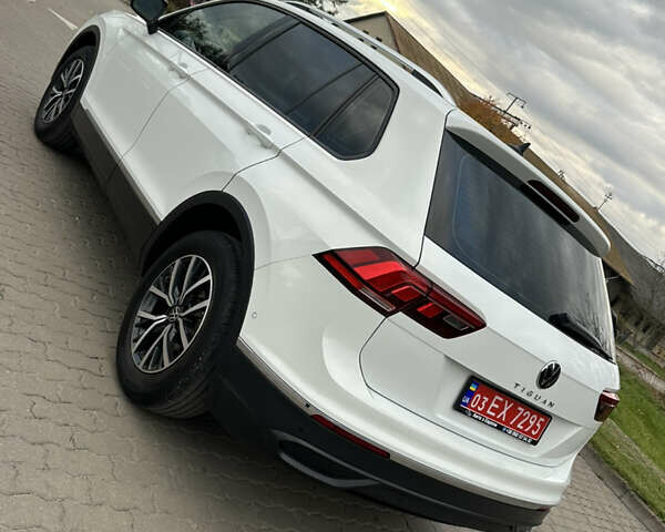 Белый Фольксваген Тигуан, объемом двигателя 2 л и пробегом 132 тыс. км за 27750 $, фото 24 на Automoto.ua