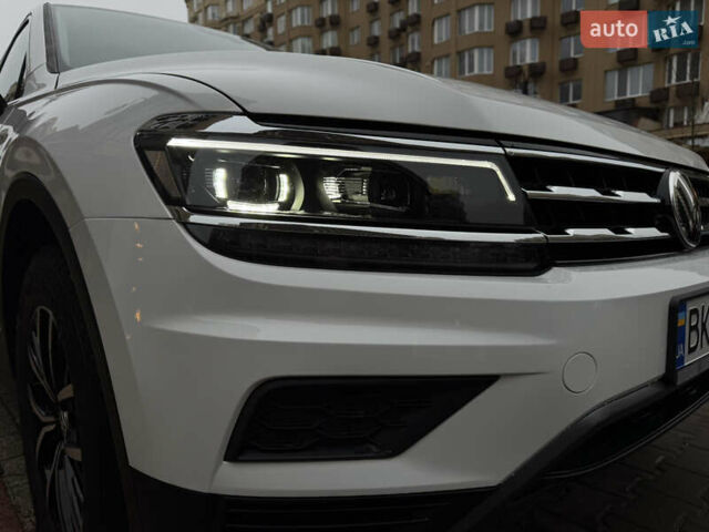 Білий Фольксваген Тігуан, об'ємом двигуна 2 л та пробігом 103 тис. км за 21000 $, фото 12 на Automoto.ua