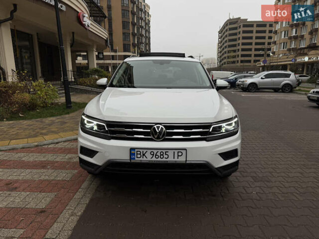 Білий Фольксваген Тігуан, об'ємом двигуна 2 л та пробігом 103 тис. км за 21000 $, фото 30 на Automoto.ua