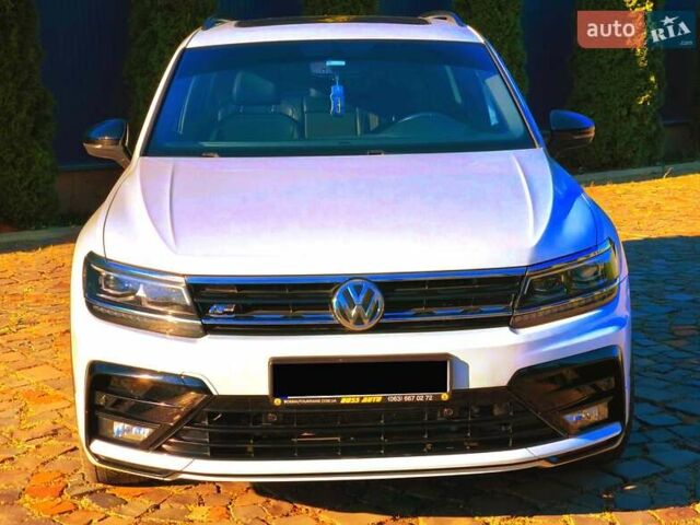 Білий Фольксваген Тігуан, об'ємом двигуна 2 л та пробігом 123 тис. км за 27500 $, фото 1 на Automoto.ua