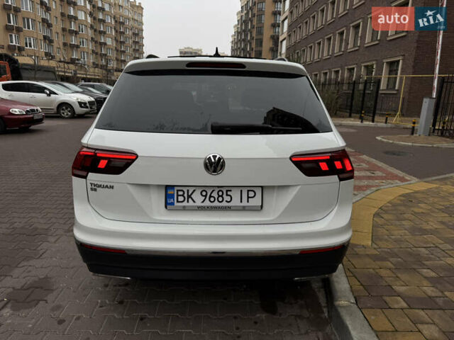 Білий Фольксваген Тігуан, об'ємом двигуна 2 л та пробігом 103 тис. км за 21000 $, фото 35 на Automoto.ua