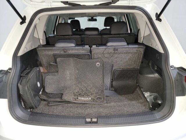 Белый Фольксваген Тигуан, объемом двигателя 2 л и пробегом 32 тыс. км за 18000 $, фото 5 на Automoto.ua