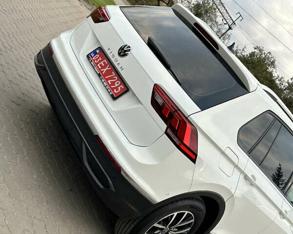 Белый Фольксваген Тигуан, объемом двигателя 2 л и пробегом 132 тыс. км за 27750 $, фото 53 на Automoto.ua