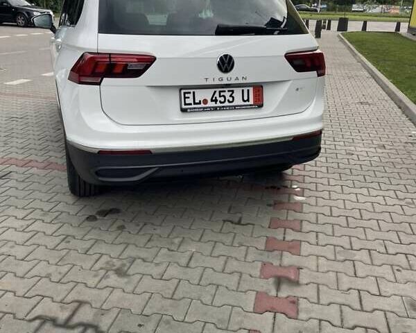 Белый Фольксваген Тигуан, объемом двигателя 1.97 л и пробегом 228 тыс. км за 29800 $, фото 4 на Automoto.ua