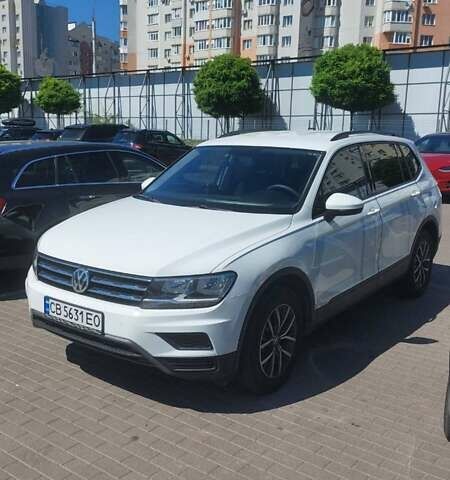 Белый Фольксваген Тигуан, объемом двигателя 1.98 л и пробегом 44 тыс. км за 23500 $, фото 6 на Automoto.ua
