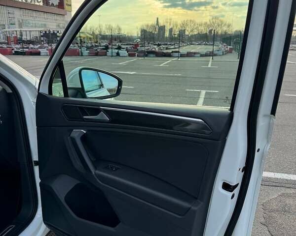 Белый Фольксваген Тигуан, объемом двигателя 1.98 л и пробегом 106 тыс. км за 34999 $, фото 18 на Automoto.ua