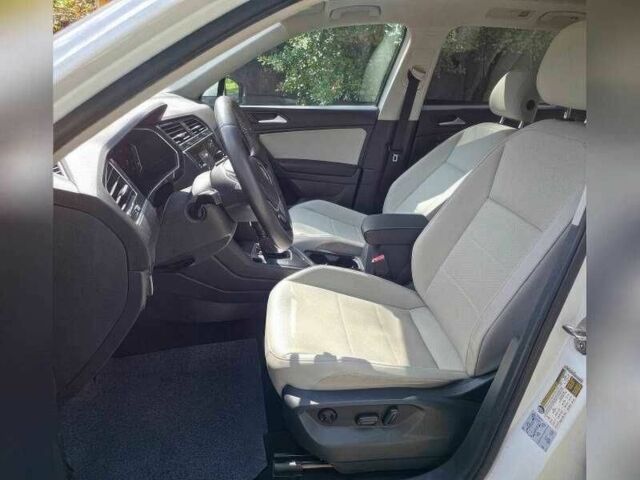 Белый Фольксваген Тигуан, объемом двигателя 2 л и пробегом 56 тыс. км за 8000 $, фото 5 на Automoto.ua