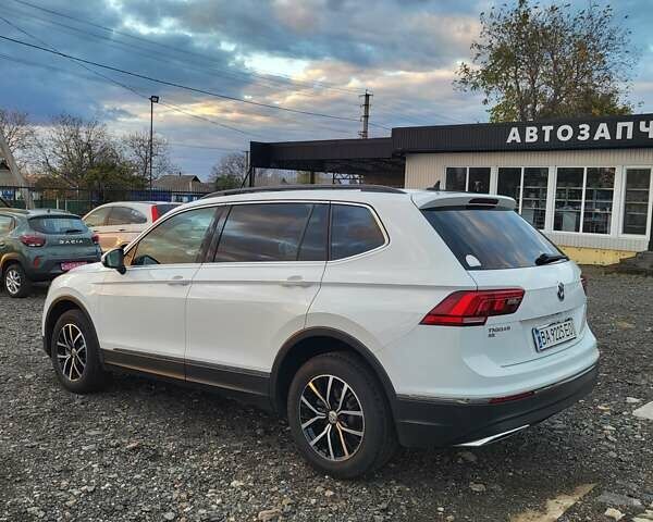 Белый Фольксваген Тигуан, объемом двигателя 1.98 л и пробегом 54 тыс. км за 23500 $, фото 4 на Automoto.ua