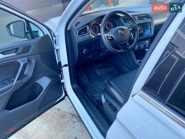 Білий Фольксваген Тігуан, об'ємом двигуна 2 л та пробігом 135 тис. км за 18800 $, фото 11 на Automoto.ua