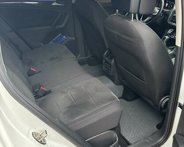 Білий Фольксваген Тігуан, об'ємом двигуна 1.98 л та пробігом 35 тис. км за 31600 $, фото 35 на Automoto.ua