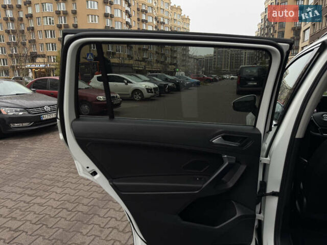 Білий Фольксваген Тігуан, об'ємом двигуна 2 л та пробігом 103 тис. км за 21000 $, фото 39 на Automoto.ua
