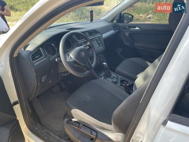 Белый Фольксваген Тигуан, объемом двигателя 1.98 л и пробегом 16 тыс. км за 26000 $, фото 1 на Automoto.ua