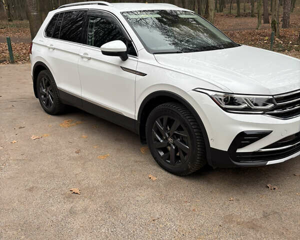 Білий Фольксваген Тігуан, об'ємом двигуна 1.98 л та пробігом 35 тис. км за 31600 $, фото 3 на Automoto.ua