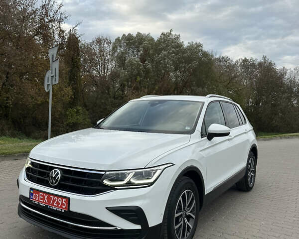 Белый Фольксваген Тигуан, объемом двигателя 2 л и пробегом 132 тыс. км за 27750 $, фото 4 на Automoto.ua