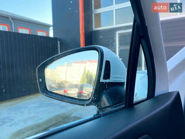 Білий Фольксваген Тігуан, об'ємом двигуна 2 л та пробігом 135 тис. км за 18800 $, фото 4 на Automoto.ua