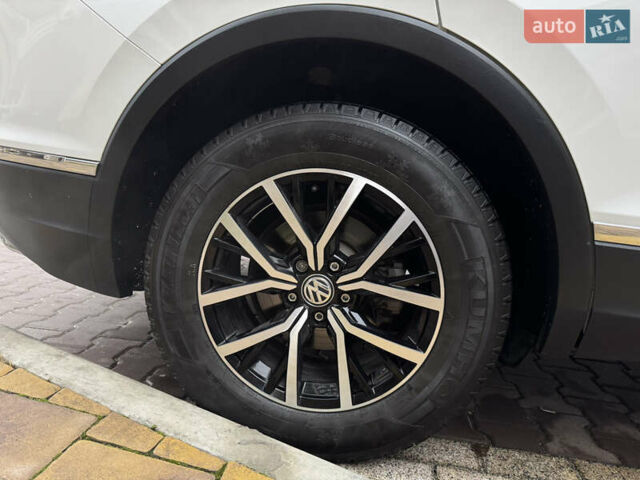 Білий Фольксваген Тігуан, об'ємом двигуна 2 л та пробігом 103 тис. км за 21000 $, фото 47 на Automoto.ua
