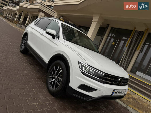 Білий Фольксваген Тігуан, об'ємом двигуна 2 л та пробігом 103 тис. км за 21000 $, фото 31 на Automoto.ua