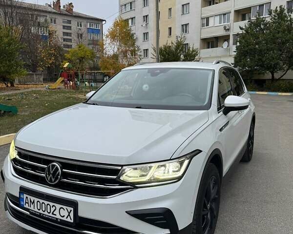 Белый Фольксваген Тигуан, объемом двигателя 2 л и пробегом 114 тыс. км за 34500 $, фото 2 на Automoto.ua