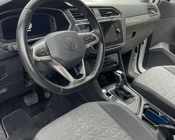 Белый Фольксваген Тигуан, объемом двигателя 1.97 л и пробегом 228 тыс. км за 29800 $, фото 13 на Automoto.ua