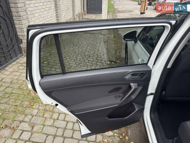 Белый Фольксваген Тигуан, объемом двигателя 2 л и пробегом 39 тыс. км за 24500 $, фото 12 на Automoto.ua