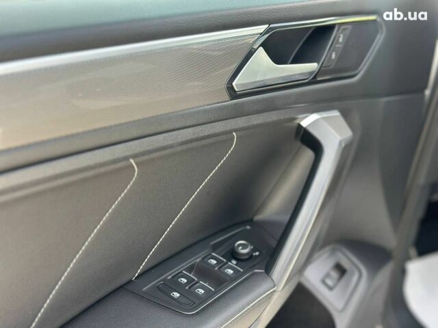 Белый Фольксваген Тигуан, объемом двигателя 2 л и пробегом 58 тыс. км за 31490 $, фото 18 на Automoto.ua