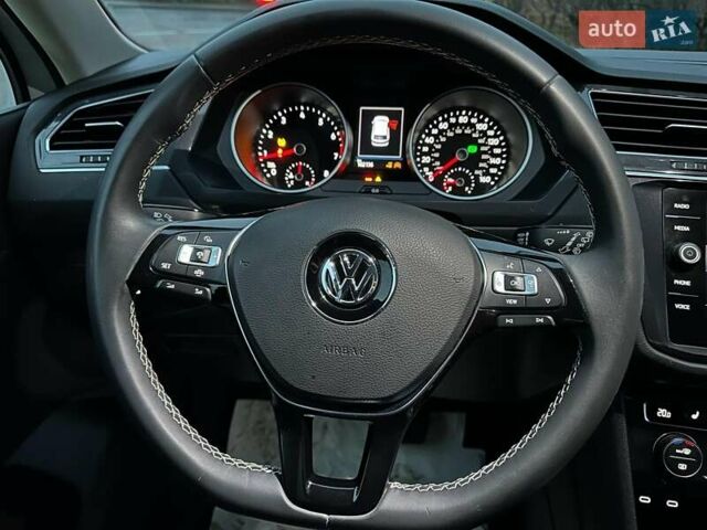 Белый Фольксваген Тигуан, объемом двигателя 2 л и пробегом 102 тыс. км за 21990 $, фото 26 на Automoto.ua