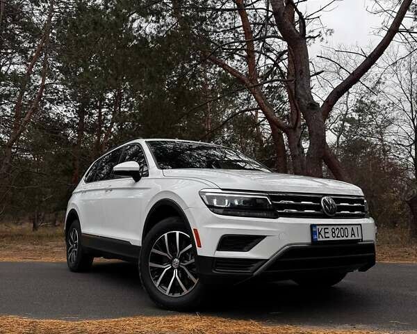 Білий Фольксваген Тігуан, об'ємом двигуна 2 л та пробігом 125 тис. км за 20000 $, фото 12 на Automoto.ua