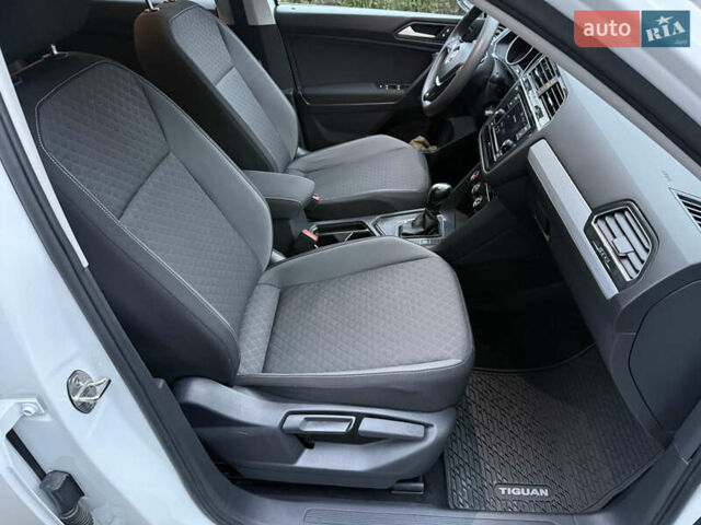 Белый Фольксваген Тигуан, объемом двигателя 2 л и пробегом 67 тыс. км за 21300 $, фото 6 на Automoto.ua