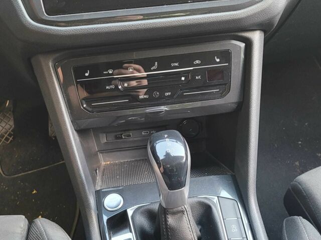 Белый Фольксваген Тигуан, объемом двигателя 2 л и пробегом 52 тыс. км за 37000 $, фото 4 на Automoto.ua