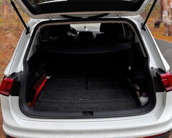 Білий Фольксваген Тігуан, об'ємом двигуна 2 л та пробігом 125 тис. км за 20000 $, фото 13 на Automoto.ua