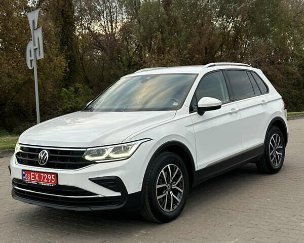 Белый Фольксваген Тигуан, объемом двигателя 2 л и пробегом 132 тыс. км за 27750 $, фото 35 на Automoto.ua