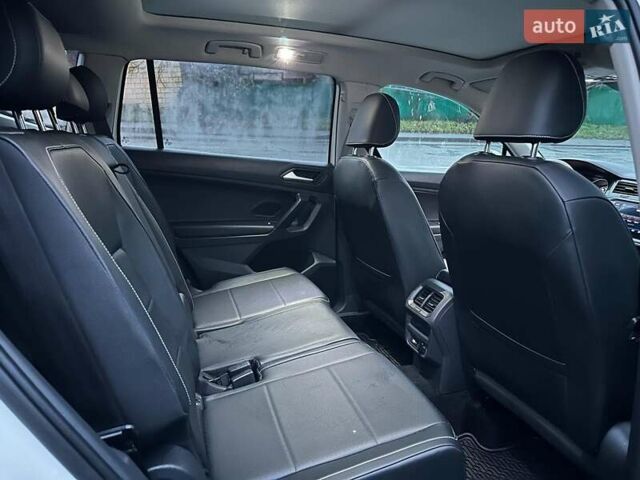 Белый Фольксваген Тигуан, объемом двигателя 2 л и пробегом 102 тыс. км за 21990 $, фото 17 на Automoto.ua