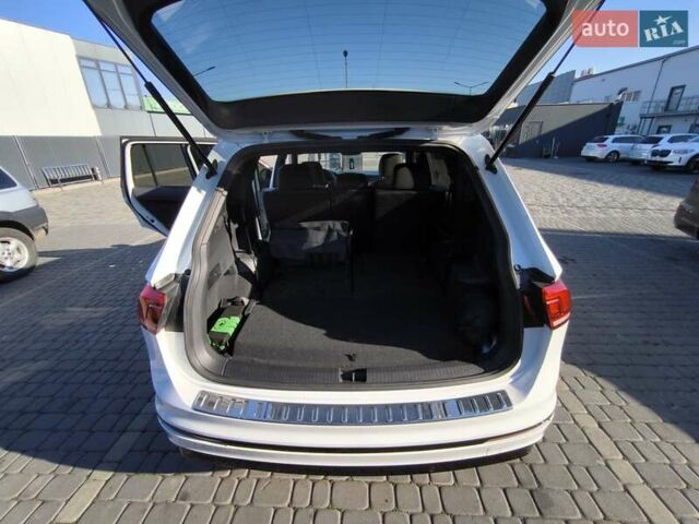 Білий Фольксваген Тігуан, об'ємом двигуна 2 л та пробігом 123 тис. км за 27500 $, фото 95 на Automoto.ua