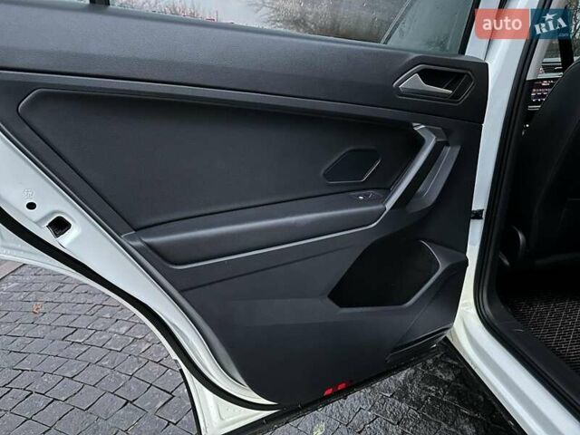 Белый Фольксваген Тигуан, объемом двигателя 2 л и пробегом 102 тыс. км за 21990 $, фото 13 на Automoto.ua