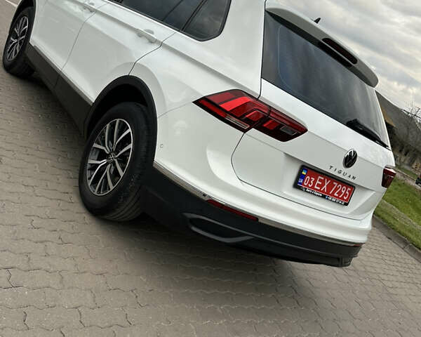 Белый Фольксваген Тигуан, объемом двигателя 2 л и пробегом 132 тыс. км за 27750 $, фото 25 на Automoto.ua