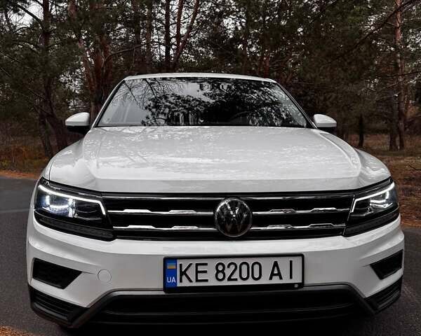 Білий Фольксваген Тігуан, об'ємом двигуна 2 л та пробігом 125 тис. км за 20000 $, фото 10 на Automoto.ua