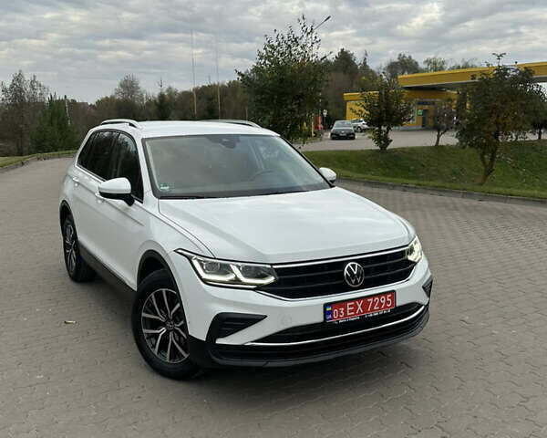 Белый Фольксваген Тигуан, объемом двигателя 2 л и пробегом 132 тыс. км за 27750 $, фото 19 на Automoto.ua