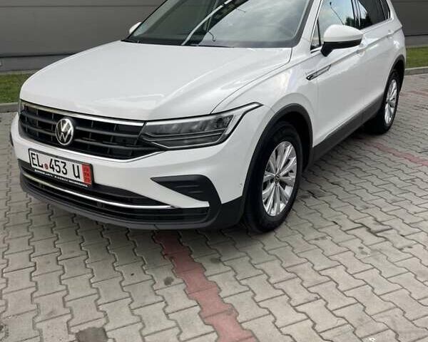 Белый Фольксваген Тигуан, объемом двигателя 1.97 л и пробегом 228 тыс. км за 29800 $, фото 2 на Automoto.ua